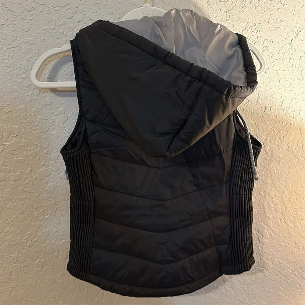 NWT city streets puffer vest h